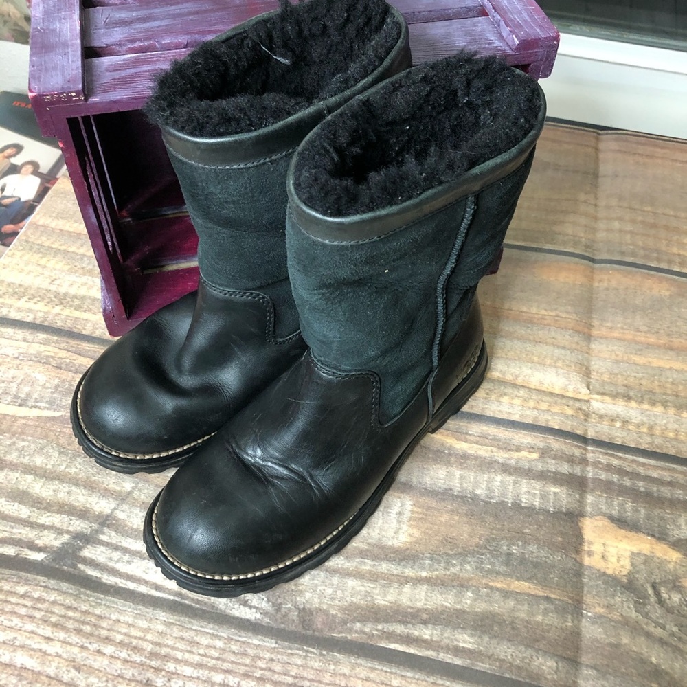 UGG Black Leather and Suede Boots lined Si…